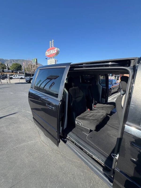 Used 2016 Dodge Grand Caravan SE w/ Quick Order Package 29E SE FWD image 14