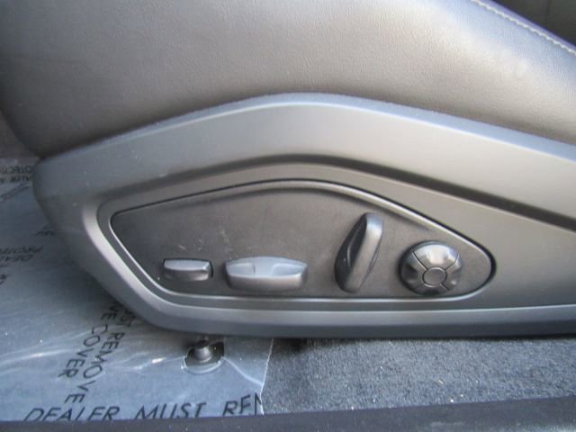 Used 2023 Porsche Taycan Premium Package w/ Premium Package image 17