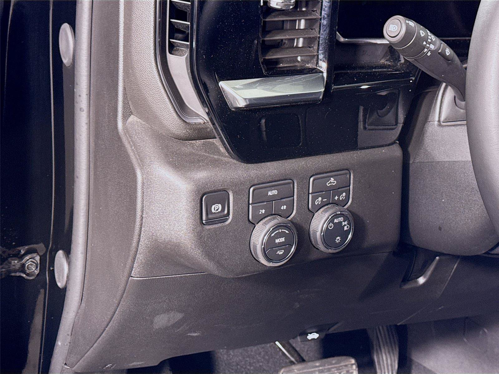 Used 2026 Chevrolet Silverado 1500 LT AWD/4WD image 4