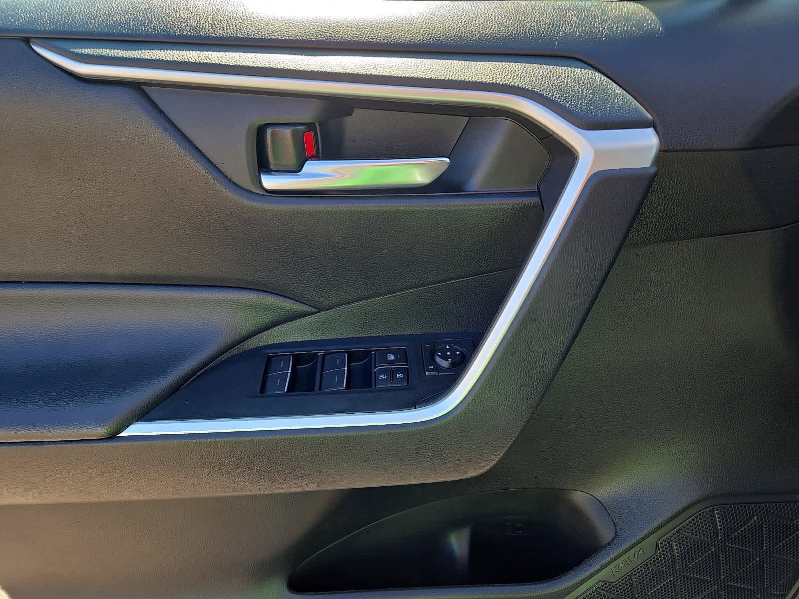 Used 2024 Toyota RAV4 XLE image 14