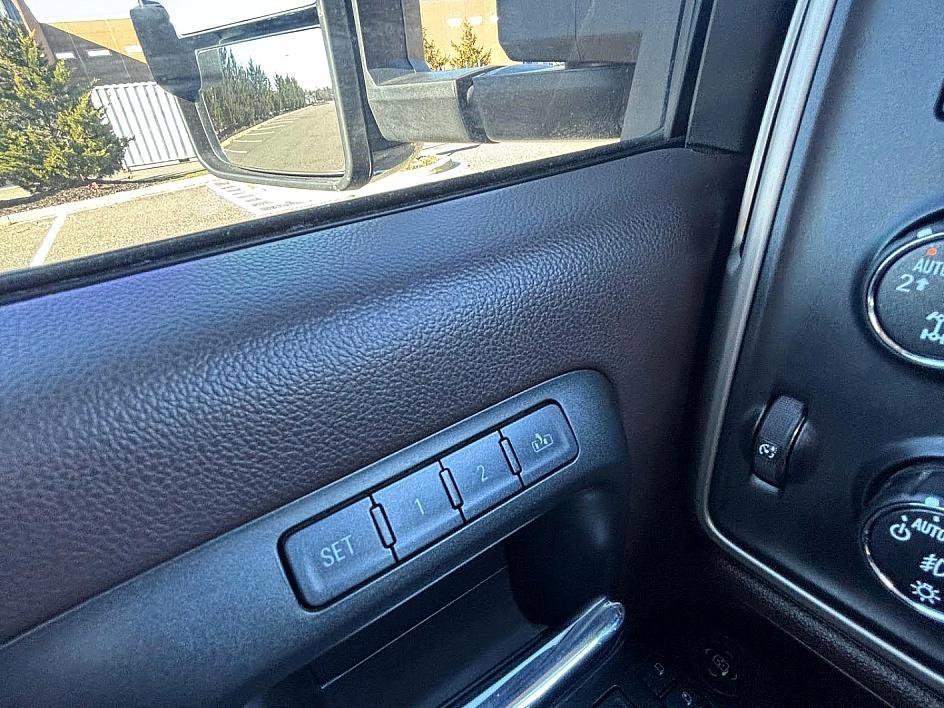 Used 2017 GMC Sierra 1500 Denali AWD/4WD image 24