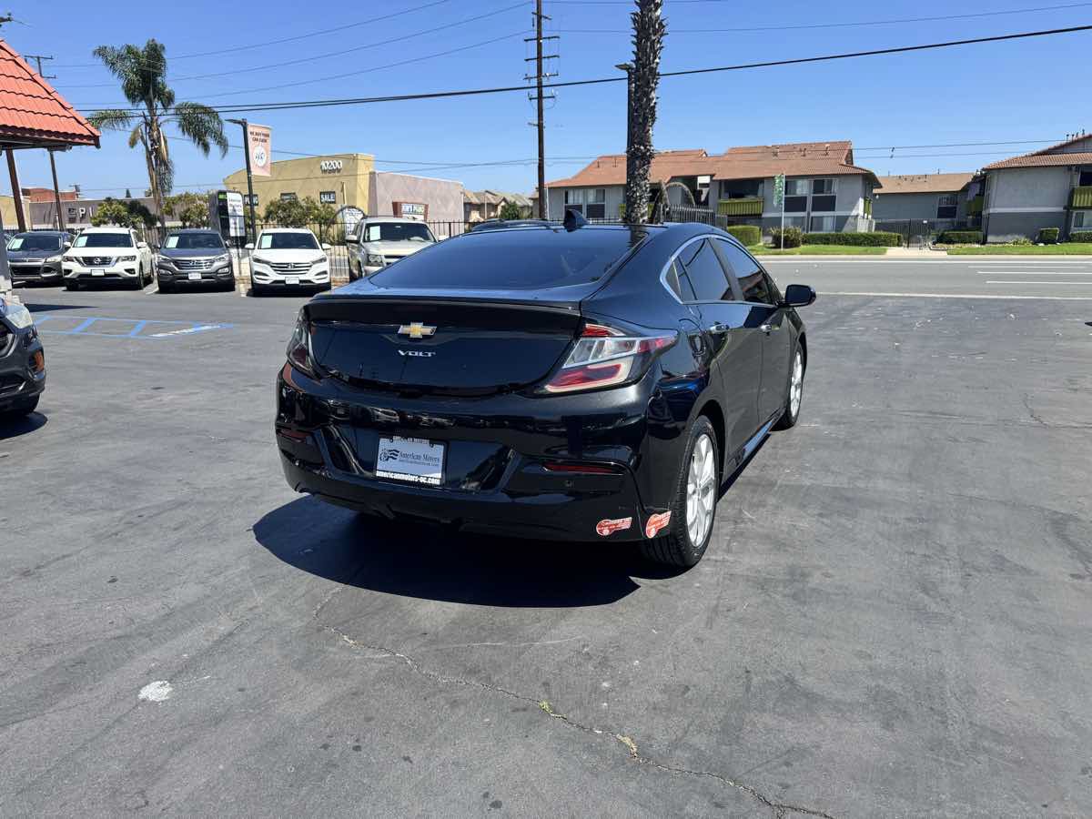 Used 2017 Chevrolet Volt Premier w/ Driver Confidence II Package FWD image 5