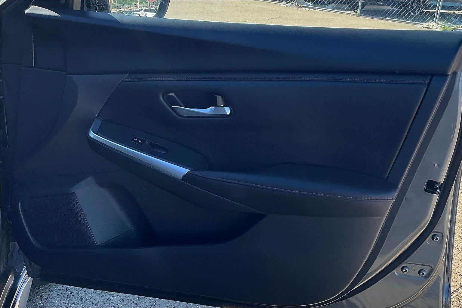 Used 2025 Nissan Sentra SR FWD image 28