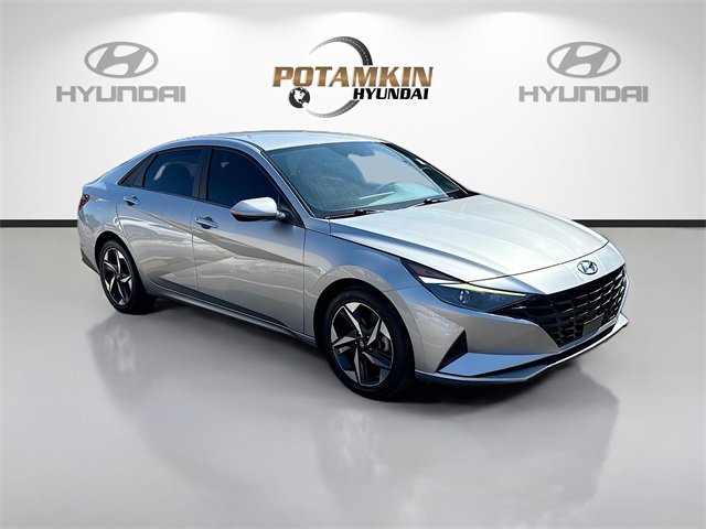 Used 2023 Hyundai Elantra SEL w/ Convenience Package image 3