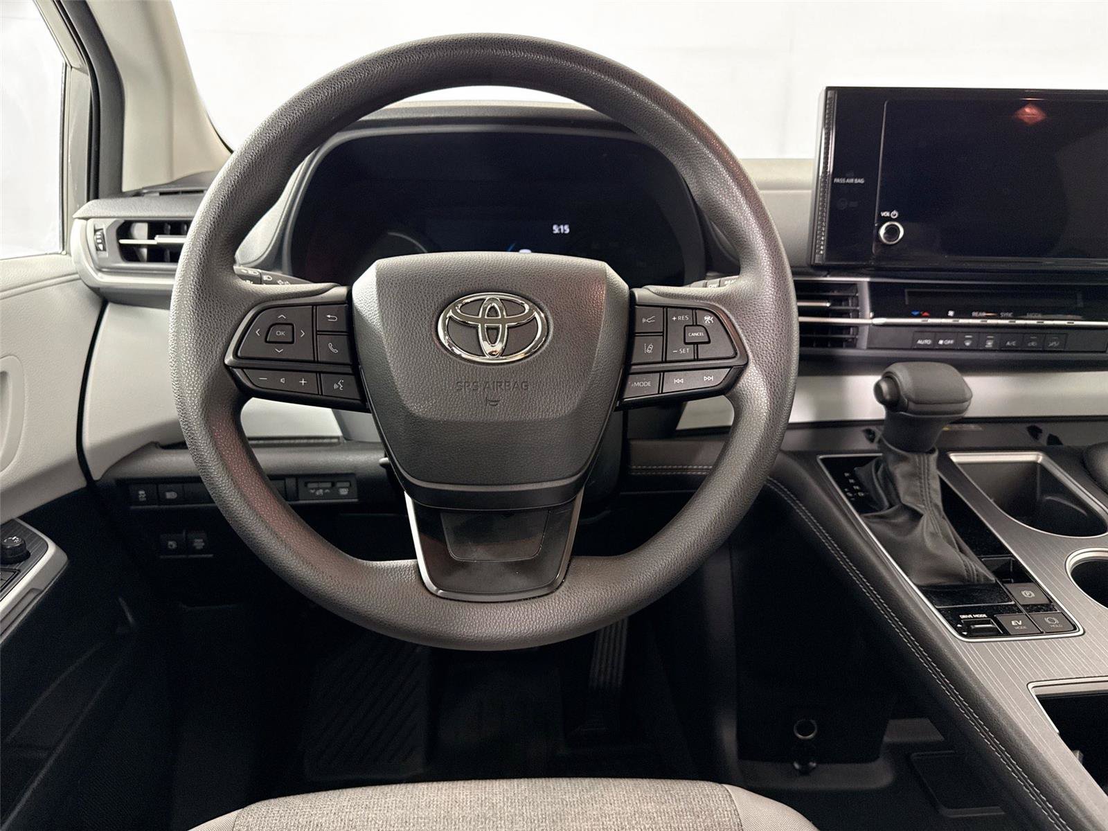 Certified 2026 Toyota Sienna LE FWD image 28