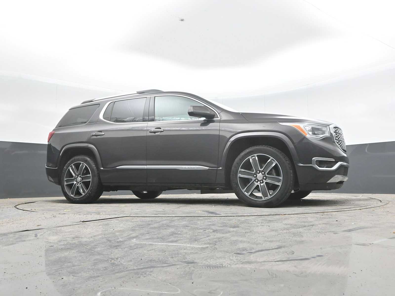 Used 2017 GMC Acadia Denali w/ Technology Package AWD/4WD image 29