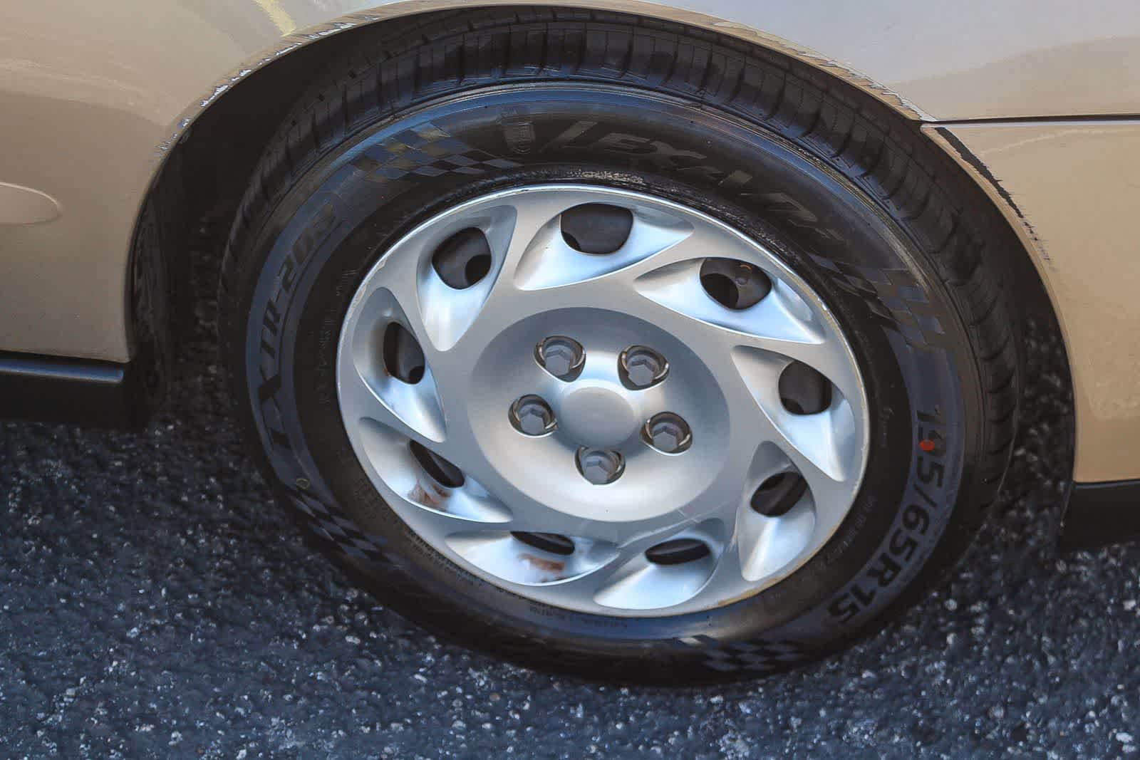 Used 2001 Saturn L-Series L200 FWD image 12