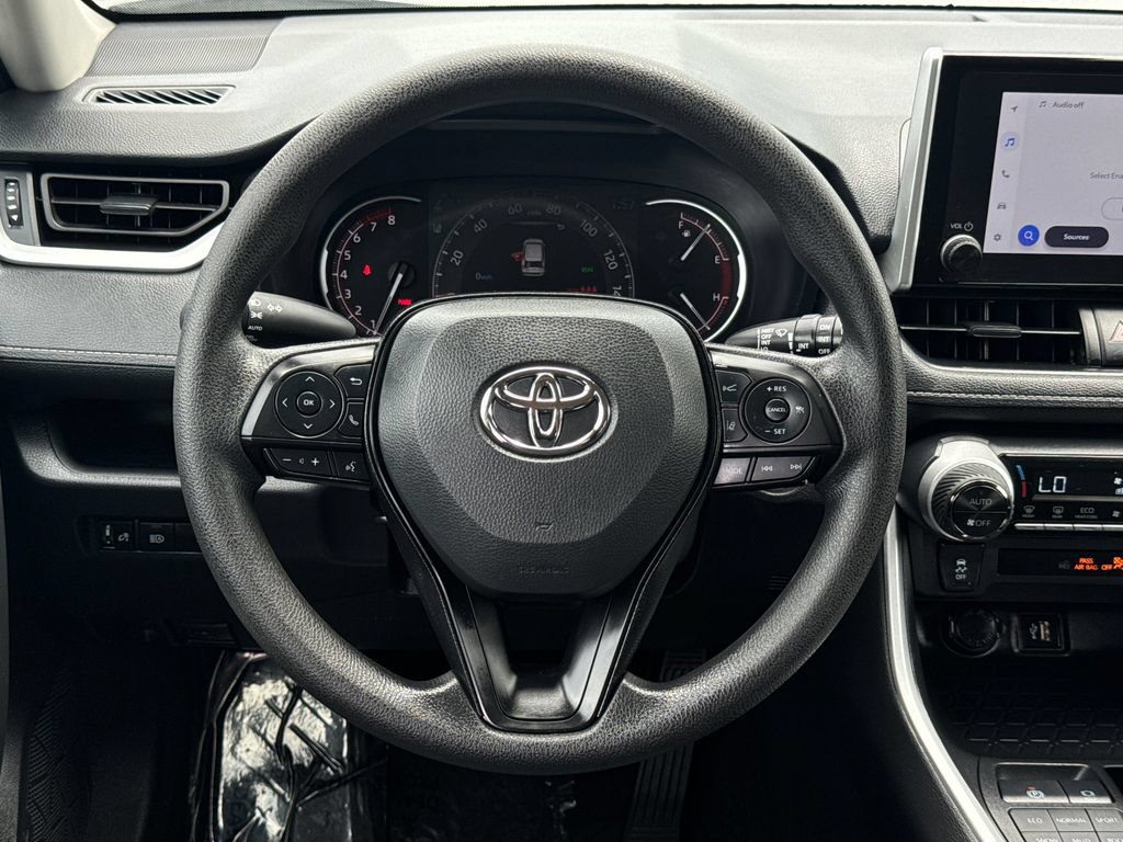 Used 2025 Toyota RAV4 XLE AWD/4WD image 13
