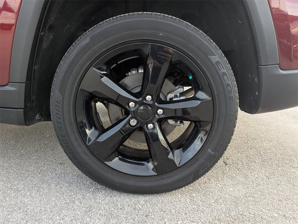 Used 2024 Jeep Grand Cherokee Altitude image 16