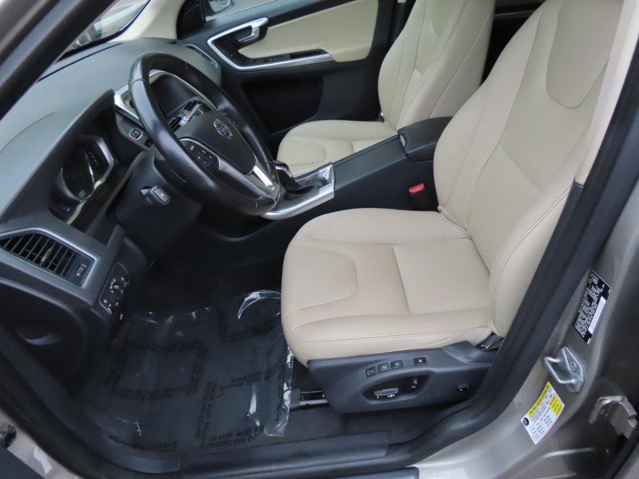 Used 2016 Volvo XC60 T6 w/ Proximity Package AWD/4WD image 20