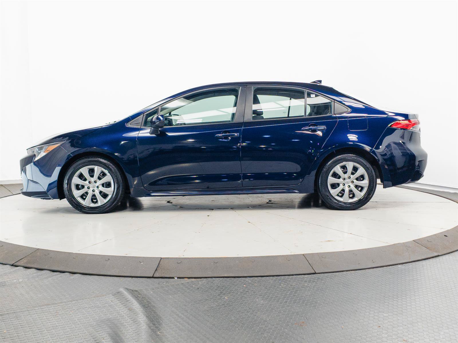 Used 2023 Toyota Corolla LE FWD image 7