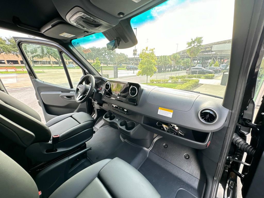 New 2024 Mercedes-Benz Sprinter 2500 image 13