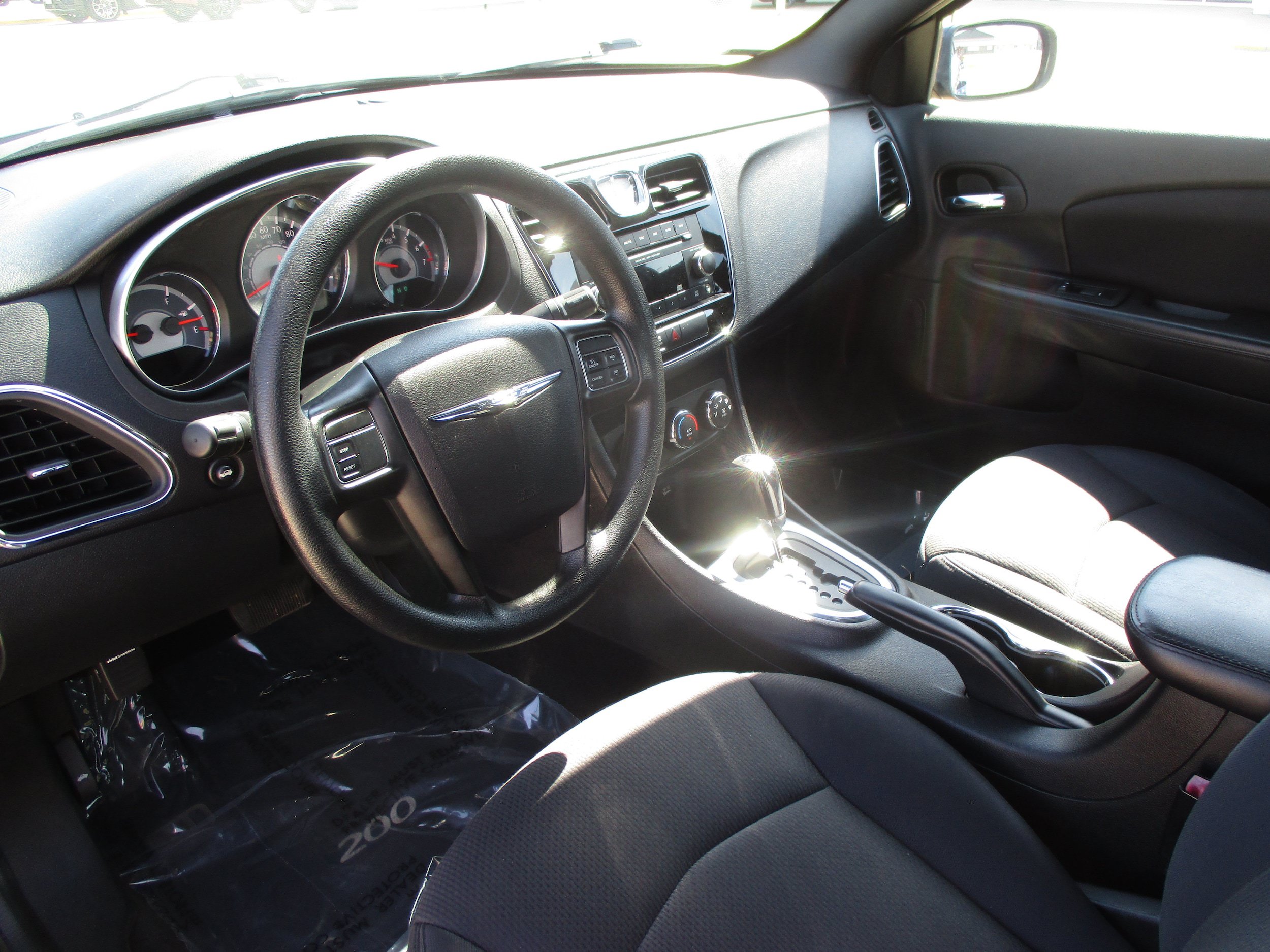 Used 2014 Chrysler 200 LX FWD image 12