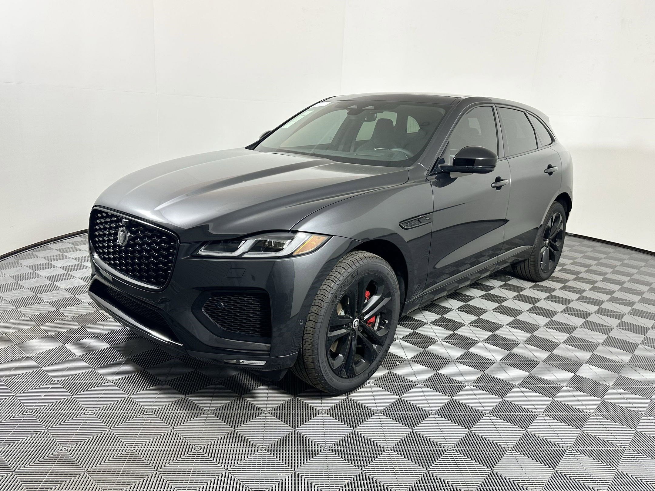 Used 2026 Jaguar F-PACE R-Dynamic S image 1