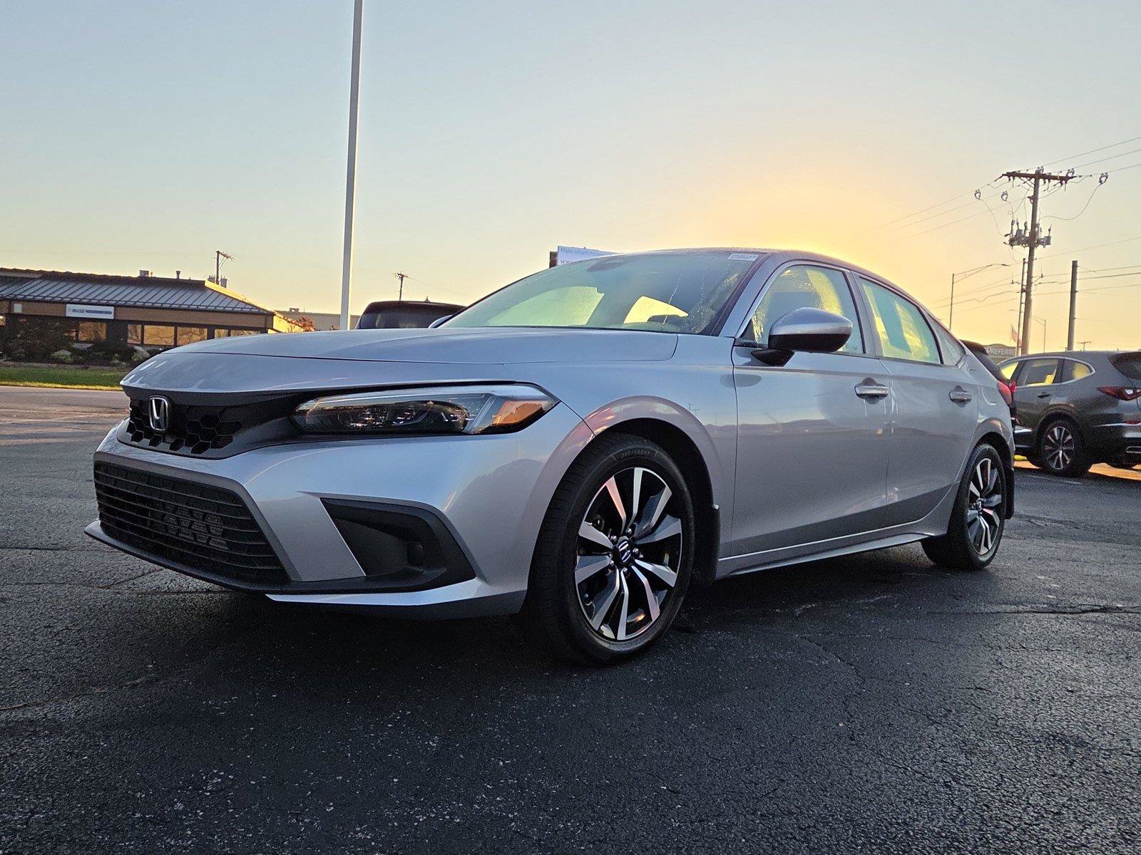 Used 2024 Honda Civic EX-L image 3