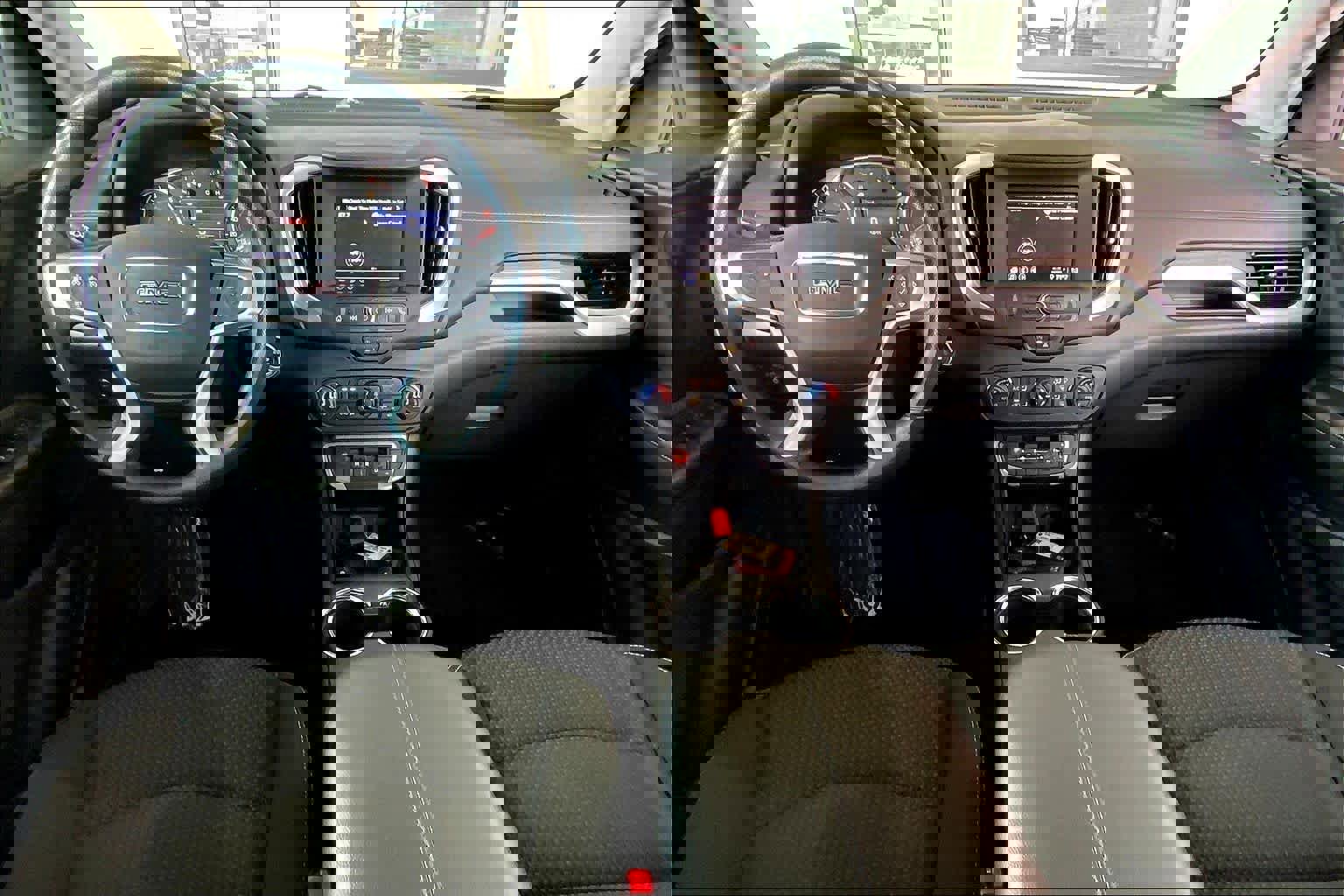 Used 2023 GMC Terrain SLE w/ Driver Convenience Package image 14