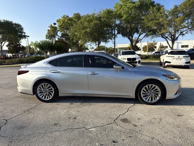 Used 2023 Lexus ES 350 Ultra Luxury w/ Accessory Package (Z2) FWD image 2
