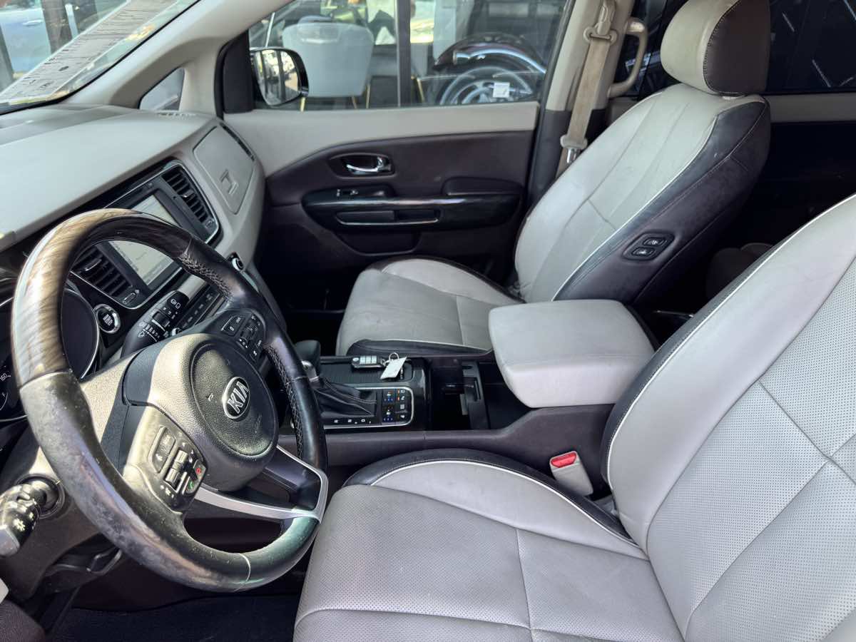 Used 2017 Kia Sedona SX Limited FWD image 41
