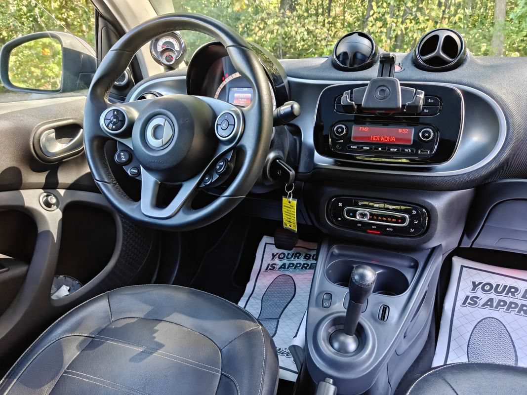 Used 2016 smart fortwo Prime RWD image 25