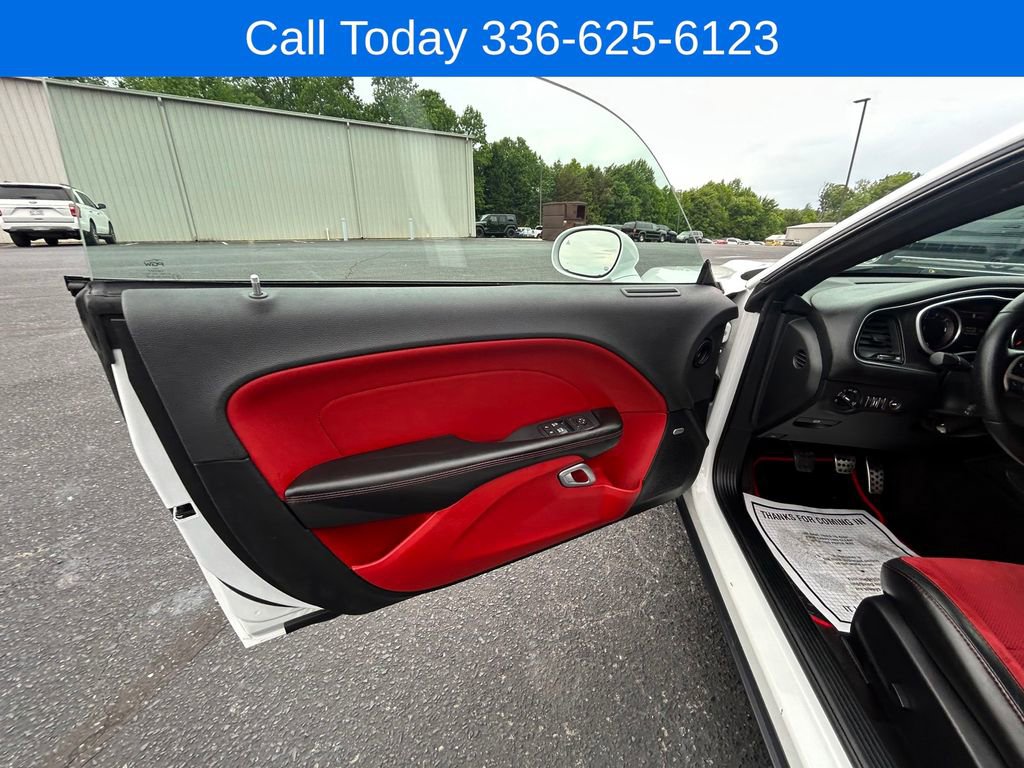 Used 2016 Dodge Challenger R/T Scat Pack w/ Leather Interior Group RWD image 17