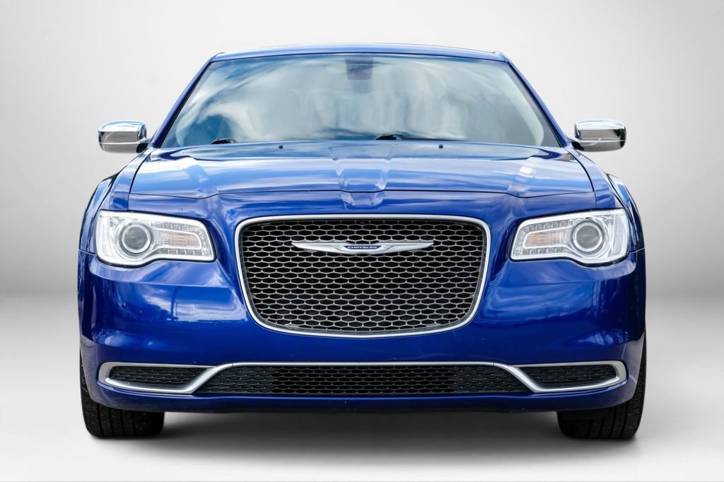 Used 2019 Chrysler 300 Touring w/ Chrome Appearance Package RWD image 3