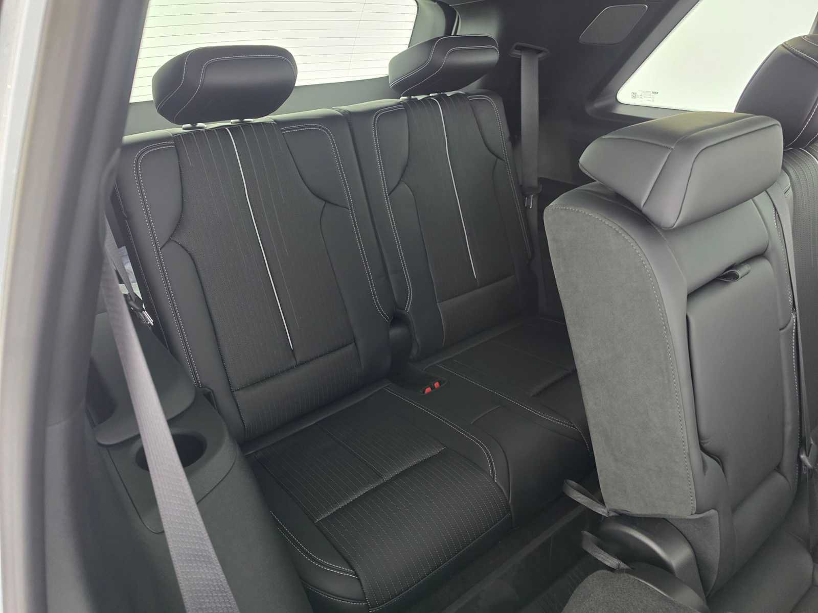 New 2027 Cadillac Vistiq Sport w/ LPO, Floor Liner Package AWD/4WD image 13