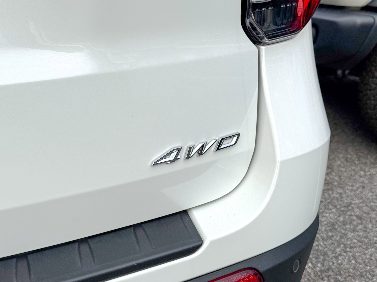 Certified 2025 Ford Explorer Active image 9