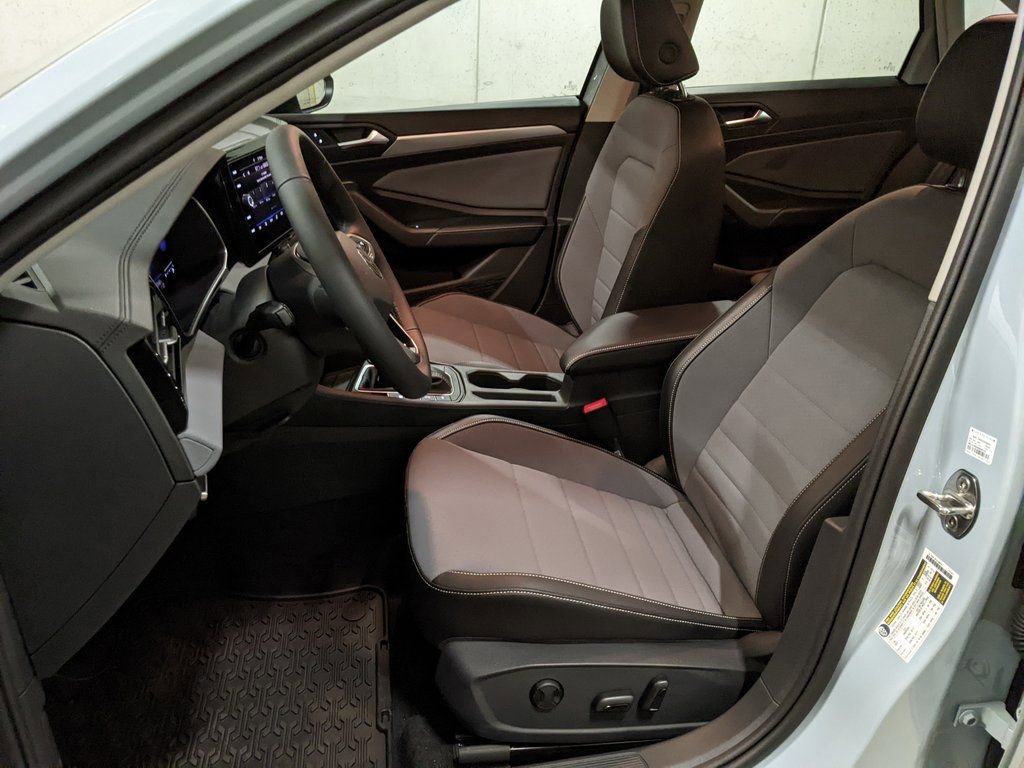 New 2026 Volkswagen Jetta SE FWD image 12