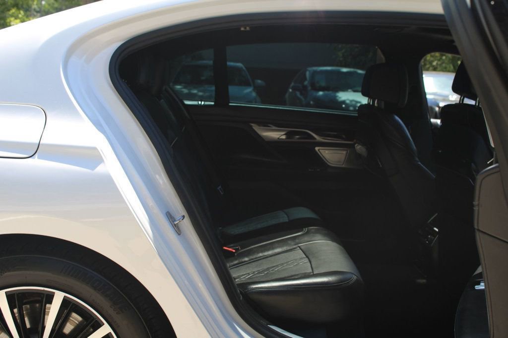 Used 2018 BMW 750i image 22