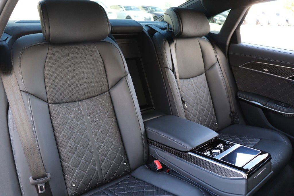 Used 2023 Audi S8 AWD/4WD image 30