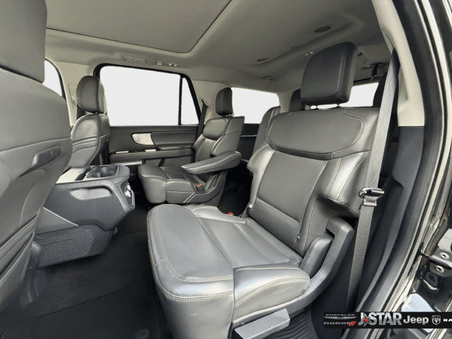 Used 2025 Ford Expedition Active RWD image 23