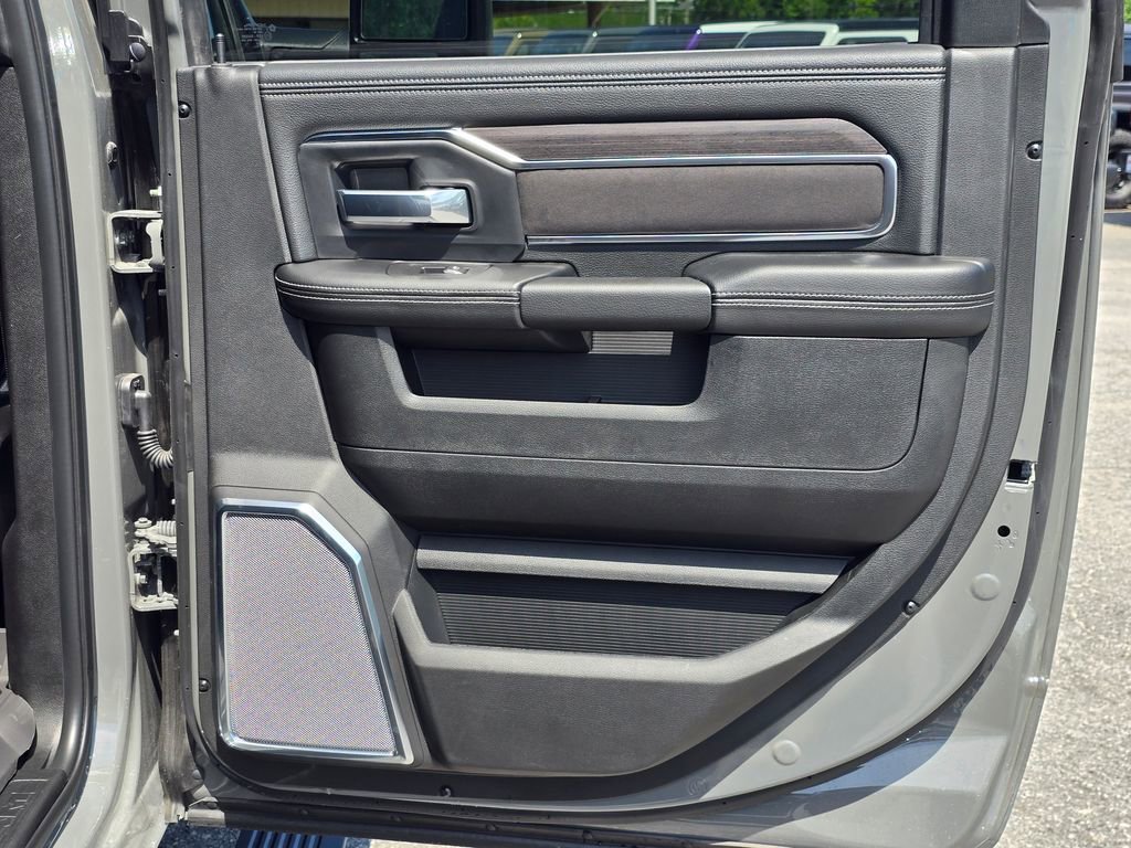 New 2026 RAM 3500 Laramie AWD/4WD image 37