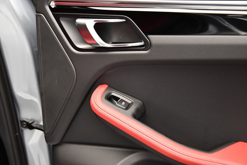 Used 2025 Porsche Macan Turbo image 54