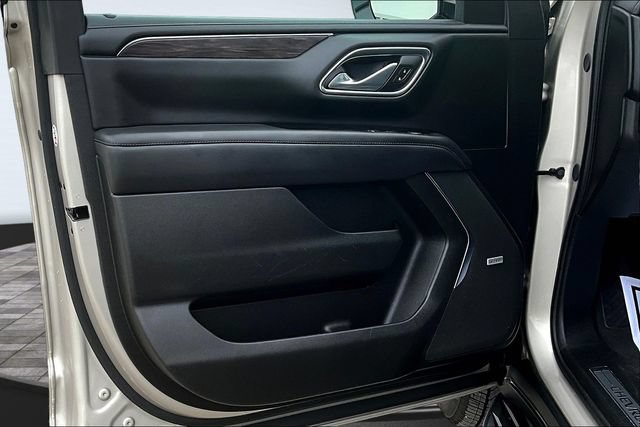 Used 2024 Chevrolet Suburban LT RWD image 20