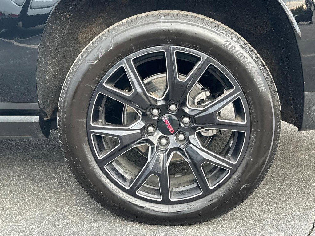 Used 2024 GMC Yukon XL Denali w/ Advanced Technology Package image 9