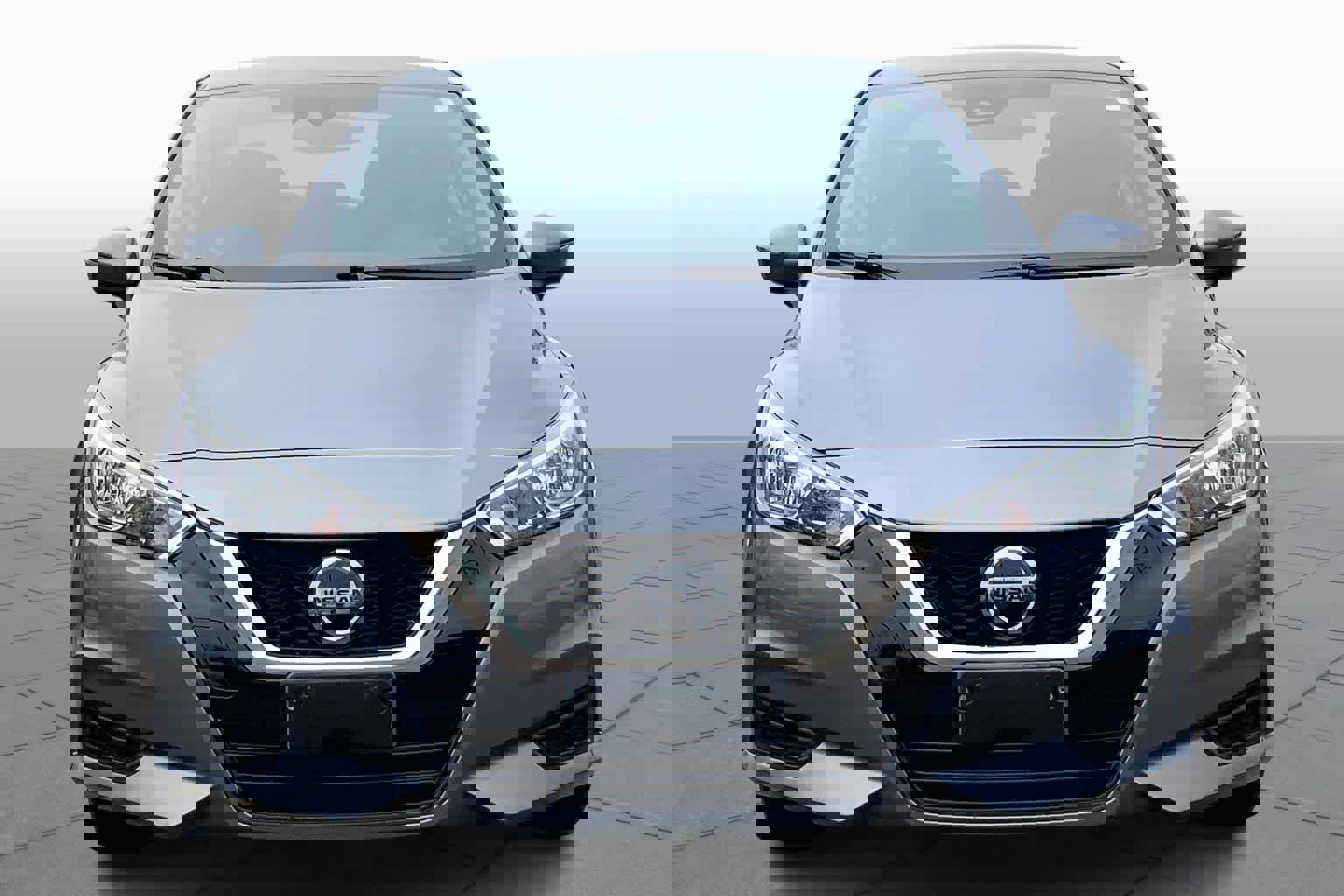 Used 2021 Nissan Versa SV image 3