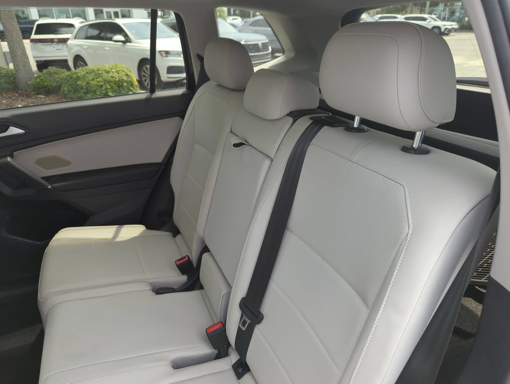 Used 2020 Volkswagen Tiguan SEL AWD/4WD image 30