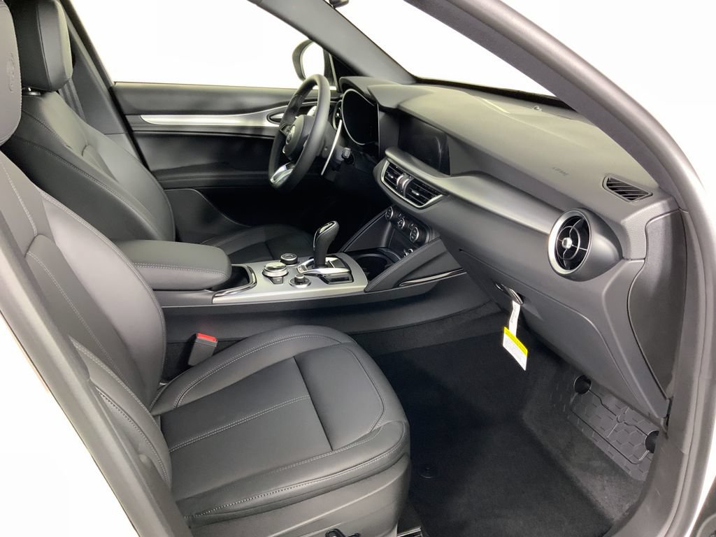 New 2025 Alfa Romeo Stelvio Sprint w/ Convenience Package AWD/4WD image 23