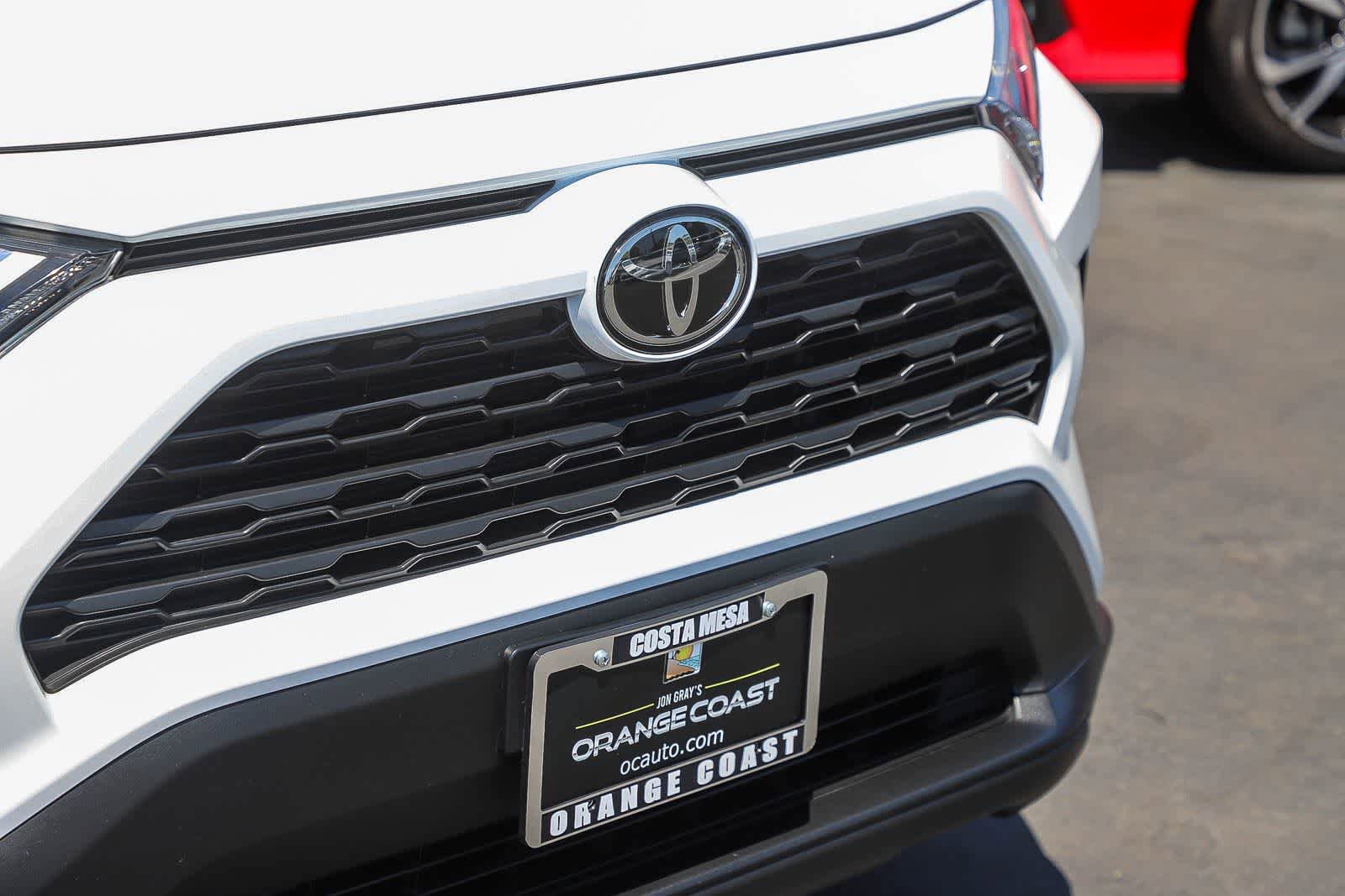 Used 2024 Toyota RAV4 LE AWD/4WD image 5