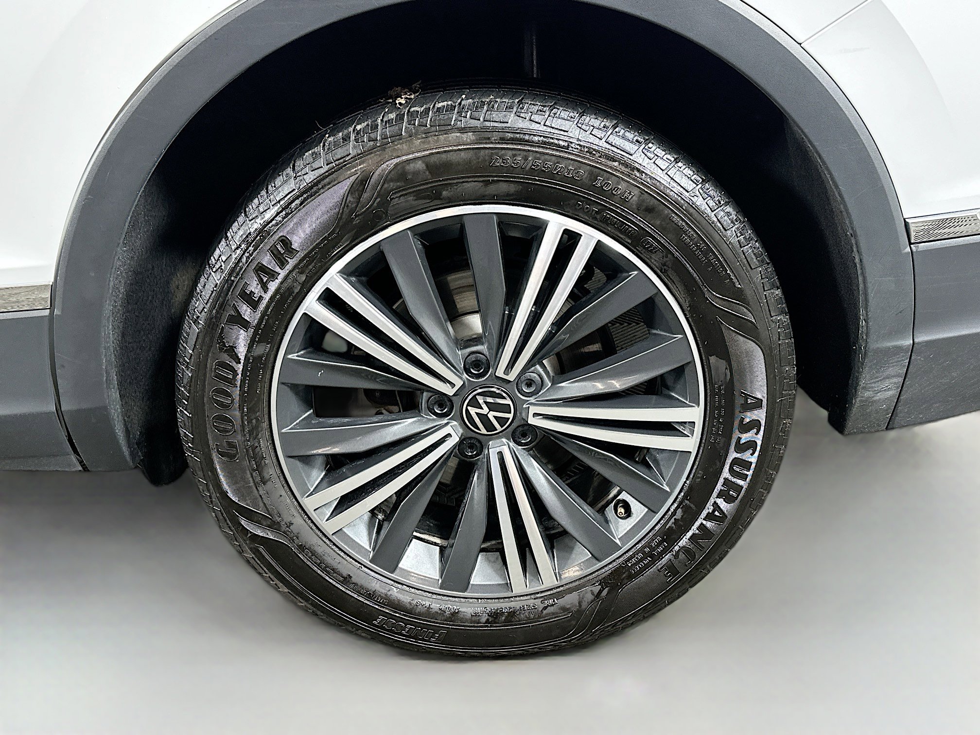 Used 2024 Volkswagen Tiguan Wolfsburg Edition image 28