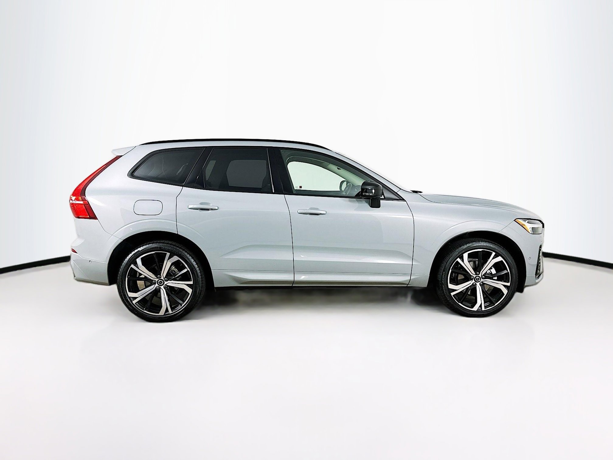 Used 2025 Volvo XC60 B5 Ultra w/ Protection Package Premier image 10