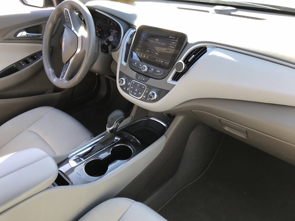 Used 2025 Chevrolet Malibu LT image 8