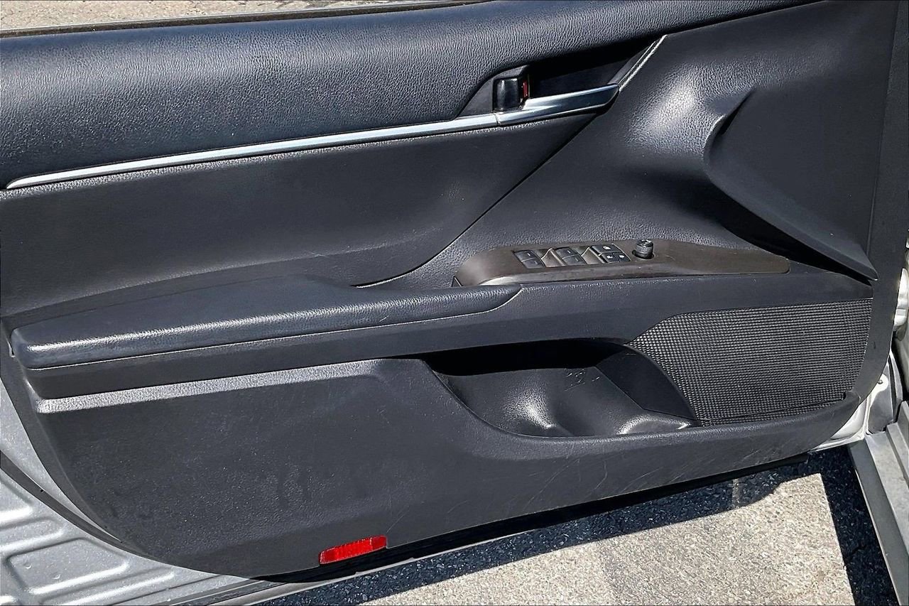 Used 2021 Toyota Camry LE image 25