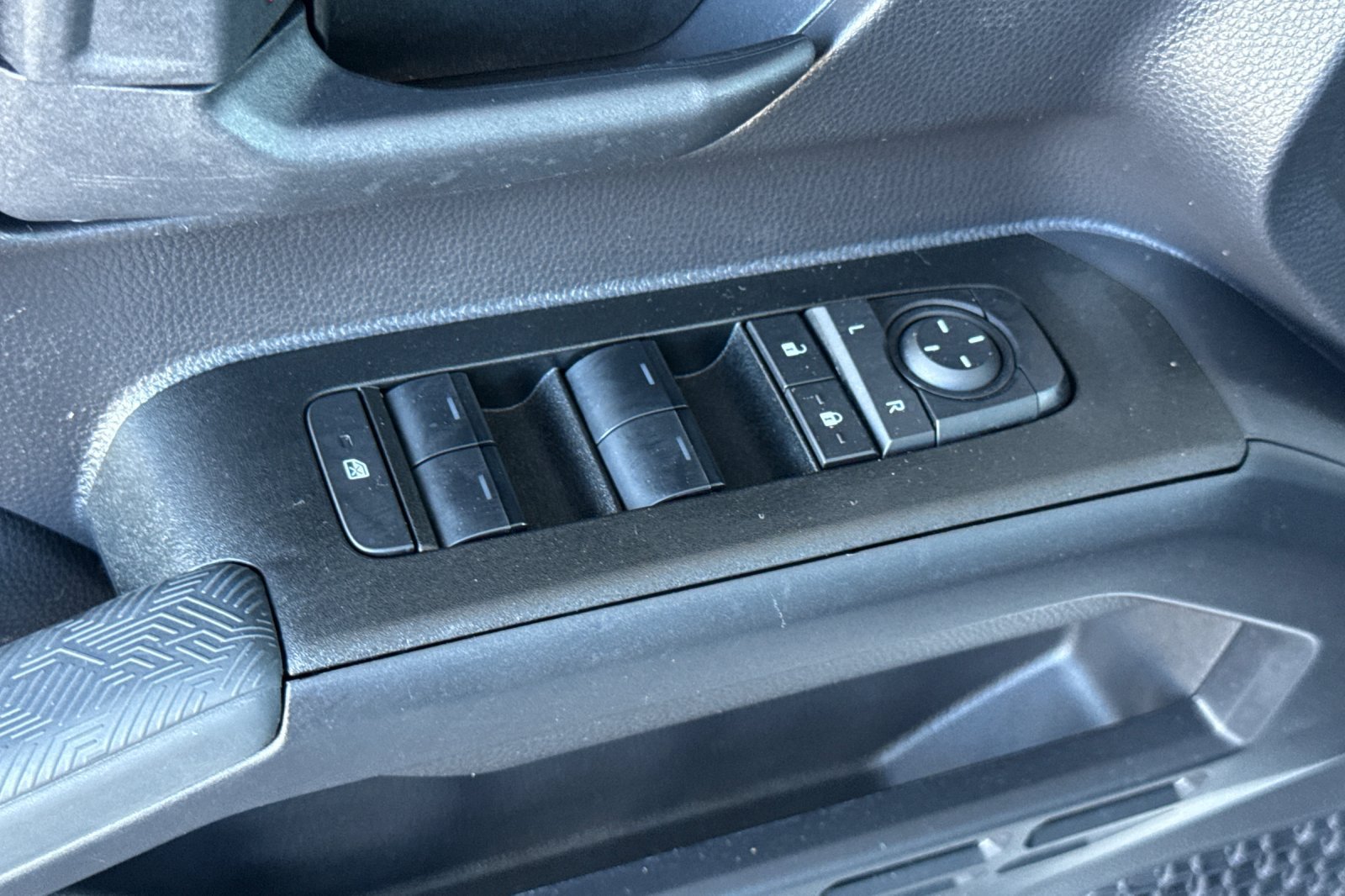 Certified 2025 Toyota 4Runner SR5 AWD/4WD image 14