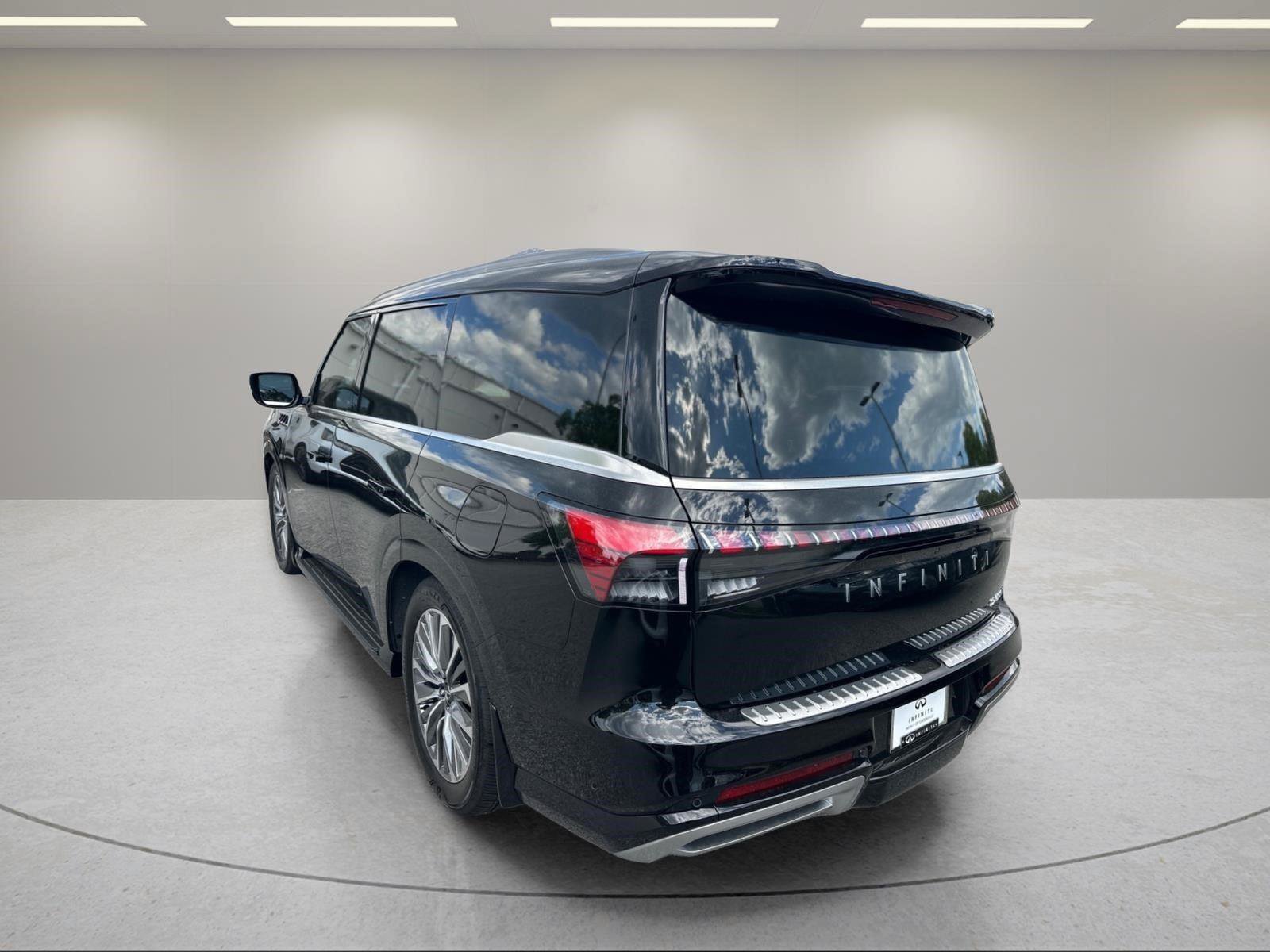 New 2026 INFINITI QX80 Luxe AWD/4WD image 3