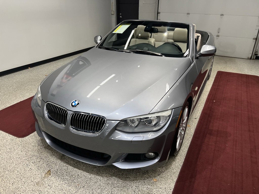 Used 2013 BMW 335i Convertible image 23