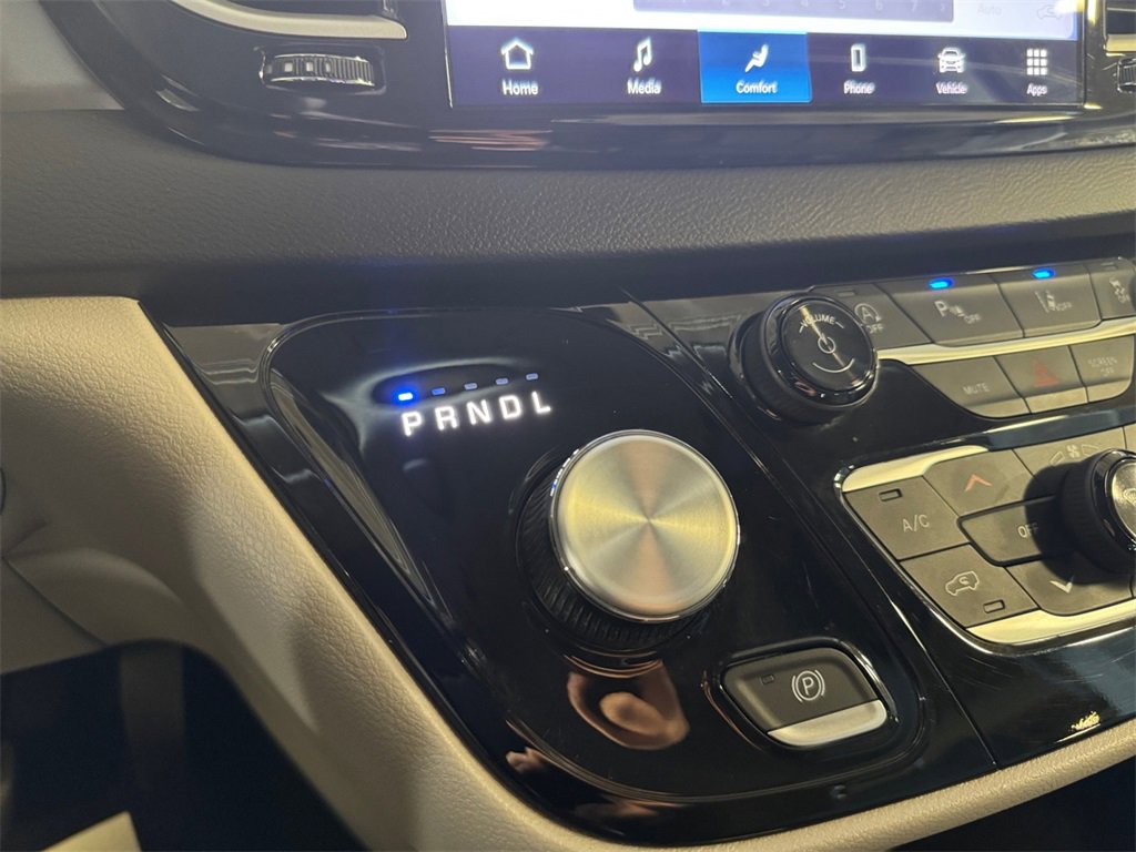 Used 2024 Chrysler Pacifica Touring-L image 21