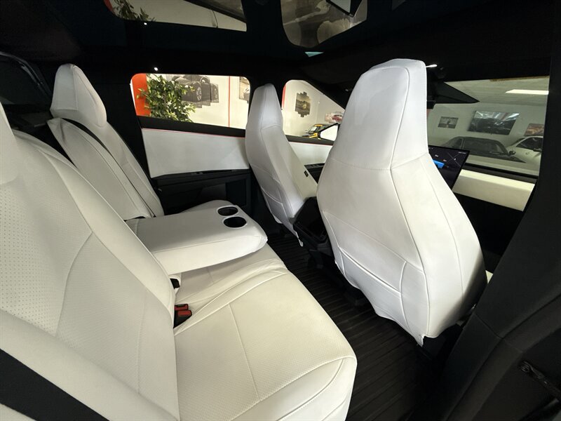 Used 2024 Tesla Cybertruck AWD Crew Cab image 25