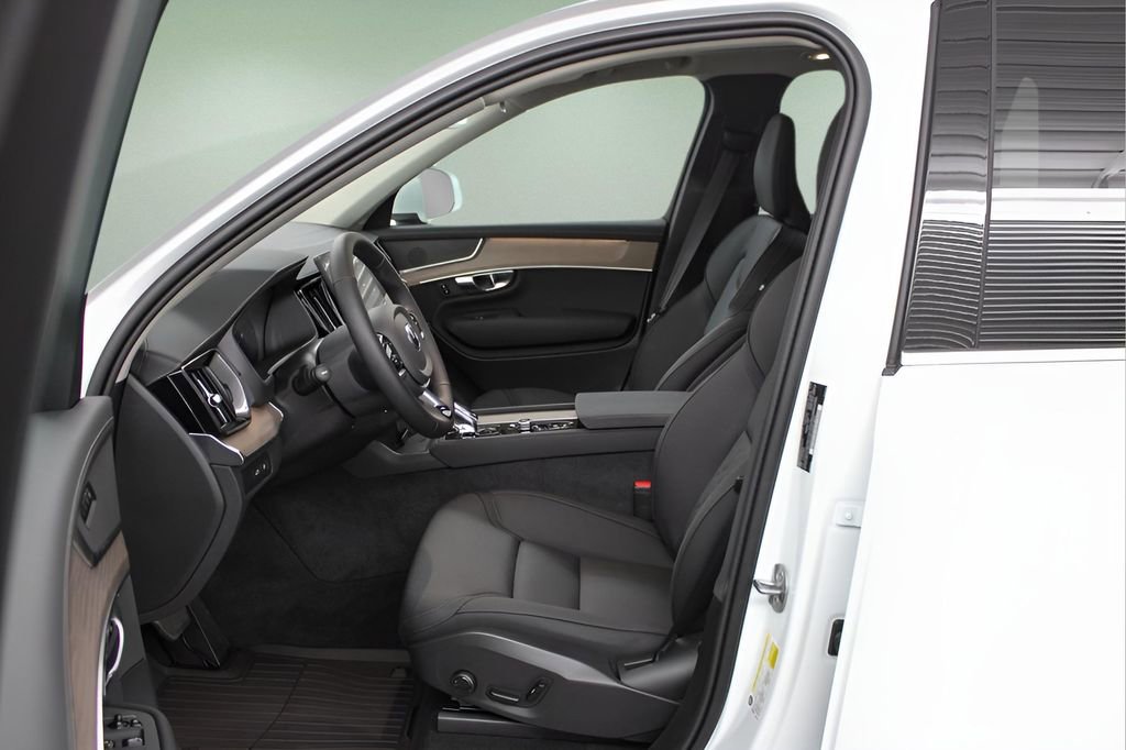 New 2025 Volvo XC90 T8 Core w/ Protection Package image 13