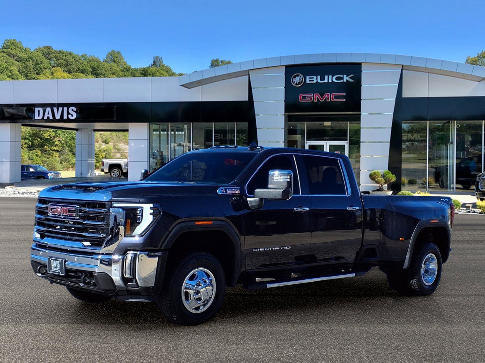 Used 2024 GMC Sierra 3500 SLT w/ SLT Premium Package image 2